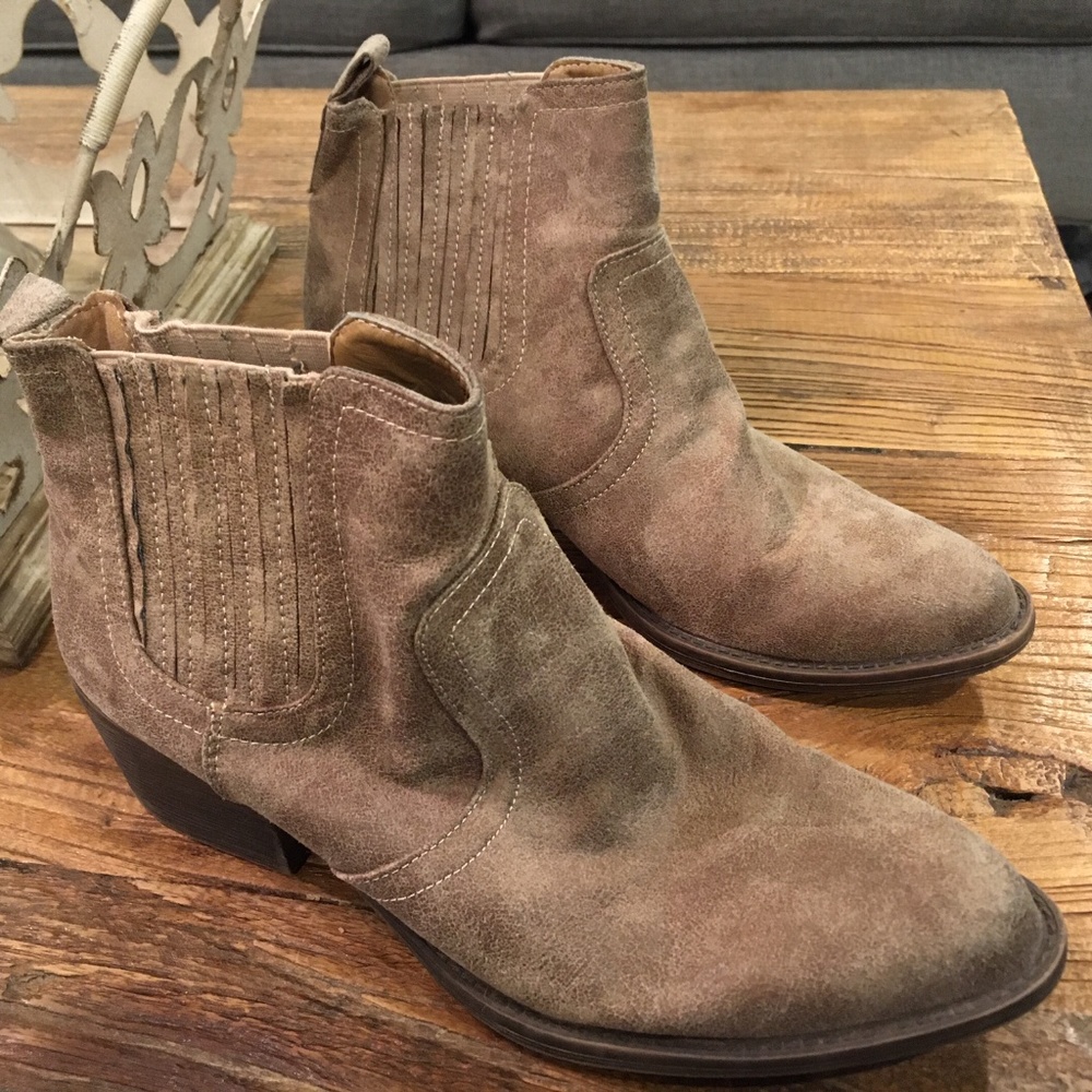 Volatile Brown Suede Ankle Booties Boots size 7.5